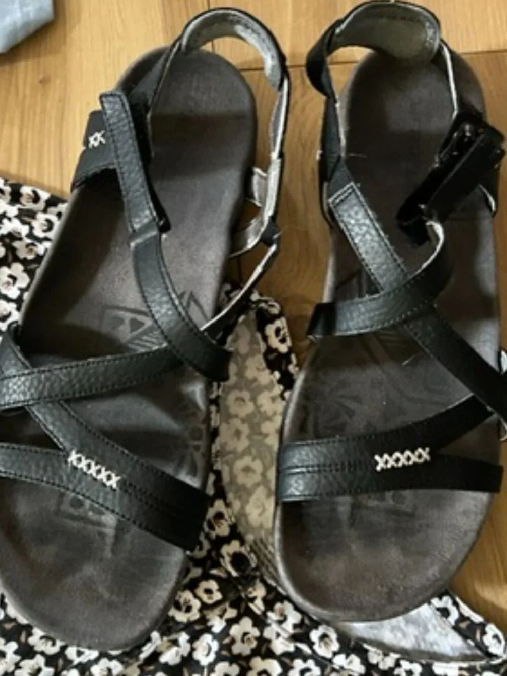 Merrell  womens size 11 eleven  black colored shoes sandals gorpcore